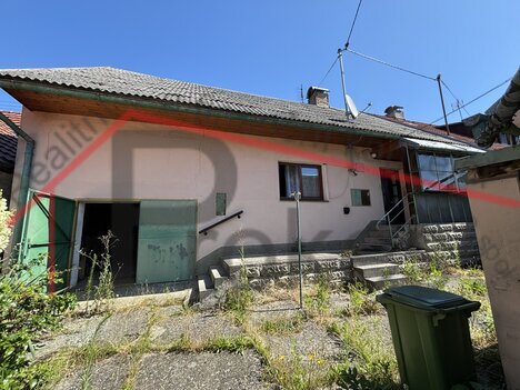 Rodinný dům v klidné části obce Poděvousy – ideální místo pro pohodové bydlení