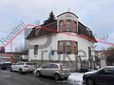 Komfortní bydlení v Klatovech – prostorný byt 2+1 s možností užívání zahrady