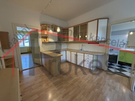 Prostorné a klidné bydlení v rodinné vile (3+1, 100 m²)
