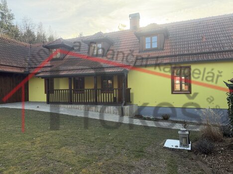 Útulný venkovský dům ve Vlčí s velkým pozemkem a saunou – místo, kde se vám bude krásně žít.