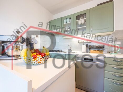Světlý a útulný byt 1+1 (36 m²) s vybavenou kuchyní – Plzeňská ulice