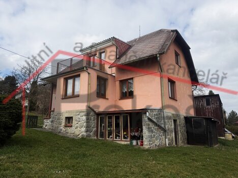 Prostorný rodinný dům se srdcem na dlani a výhledem na Šumavu - Dlažov